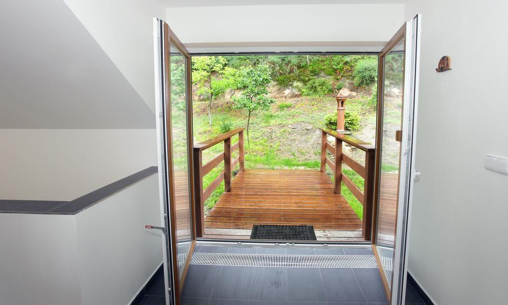 Apartman Pod Skalou V Ceskem Raji Besedice Exterior foto