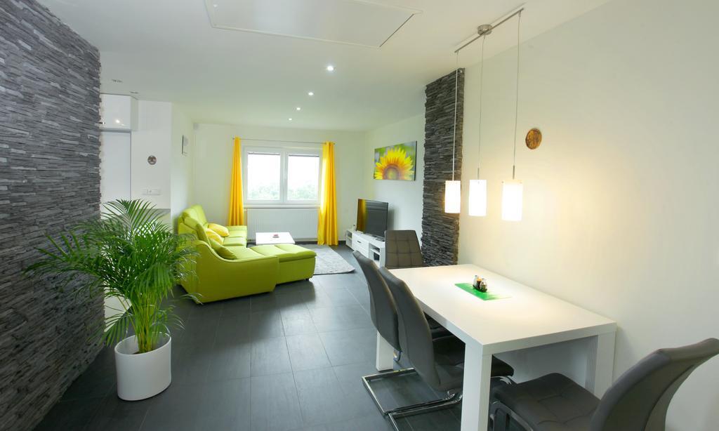 Apartman Pod Skalou V Ceskem Raji Besedice Exterior foto