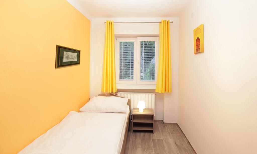 Apartman Pod Skalou V Ceskem Raji Besedice Exterior foto