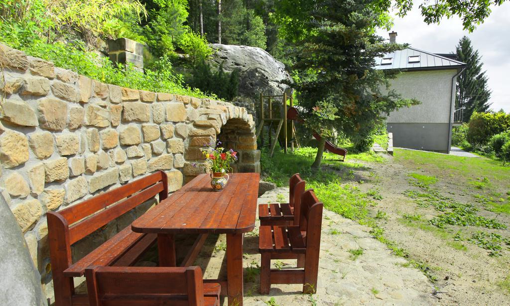 Apartman Pod Skalou V Ceskem Raji Besedice Exterior foto