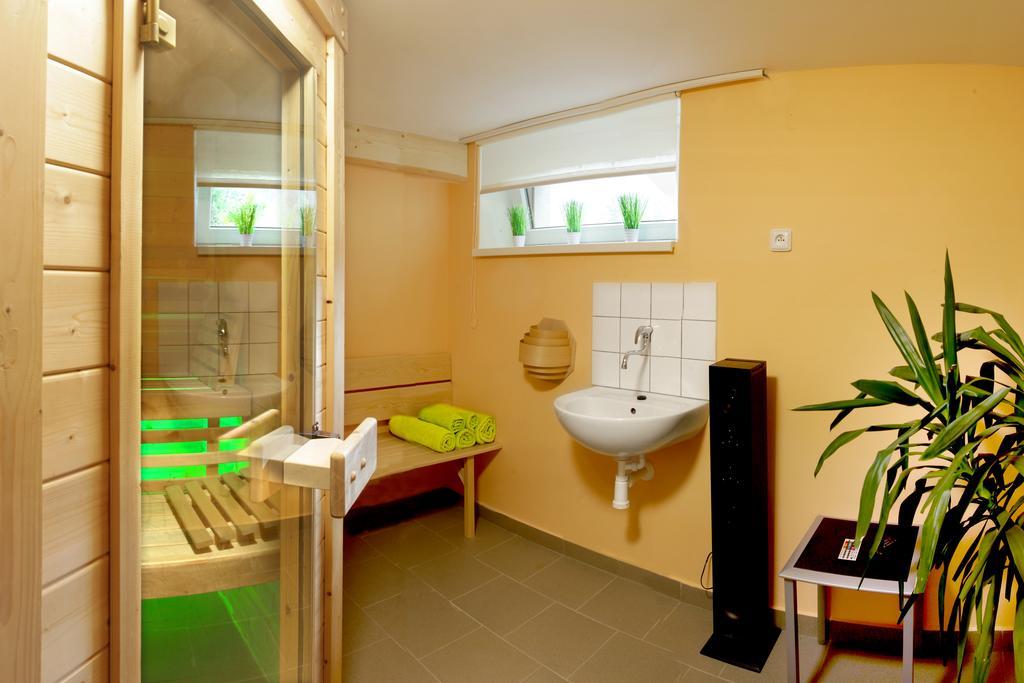 Apartman Pod Skalou V Ceskem Raji Besedice Exterior foto