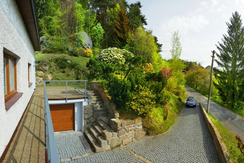 Apartman Pod Skalou V Ceskem Raji Besedice Exterior foto